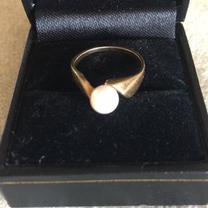 14 karat yellow gold ring with single pearl